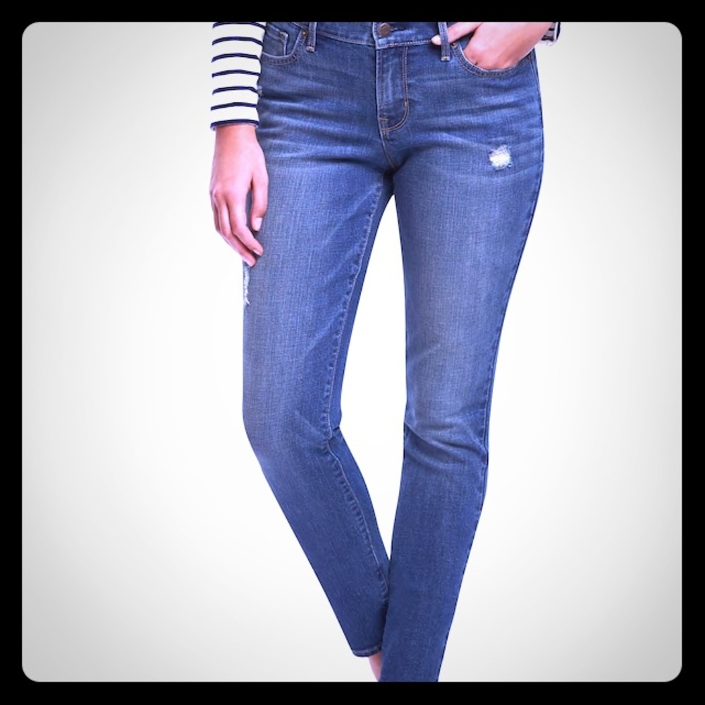 Old Navy Distressed Curvy Skinny Jeans - Size 16